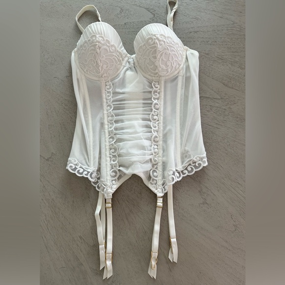 Victoria’s Secret Lace Corset with Push Up Bra, Crystal accent and rouging - Picture 1 of 12